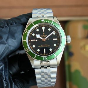 Tudor Black Bay 41mm Super Clone Luxury Replica Watch with COD 1035954045 - front view