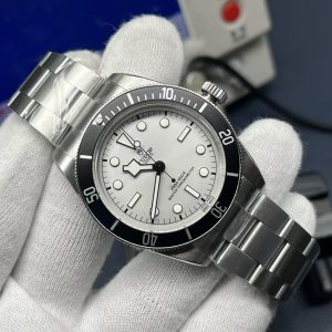 Tudor Black Bay Super Clone: Premium Luxury Replica Watch 1131677465