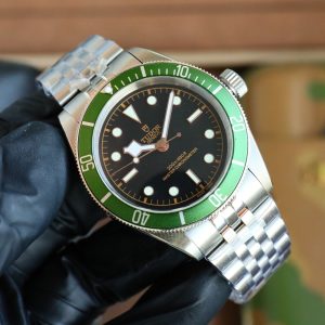 Tudor Black Bay 41mm Super Clone Luxury Replica Watch with COD 1035954045 - side view