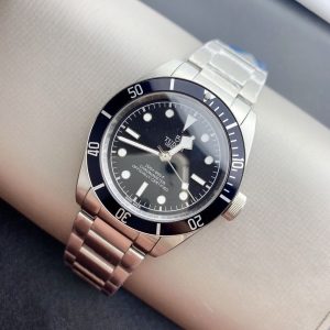 Tudor Heritage Black Bay 41mm Premium Super Clone Watch for Sale 1137948596 - side view | Black Bay