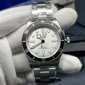 Tudor Black Bay Super Clone: Premium Luxury Replica Watch 1131677465